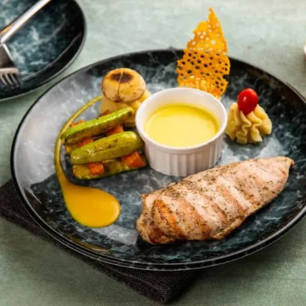 وجبة شرحات دجاج مع صوص بروفنسال