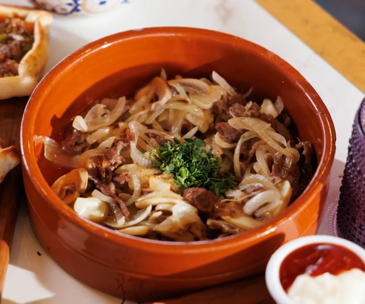 لحمة مع الفطر